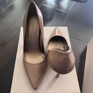 NWT BCBG Elegant Nude Pumps